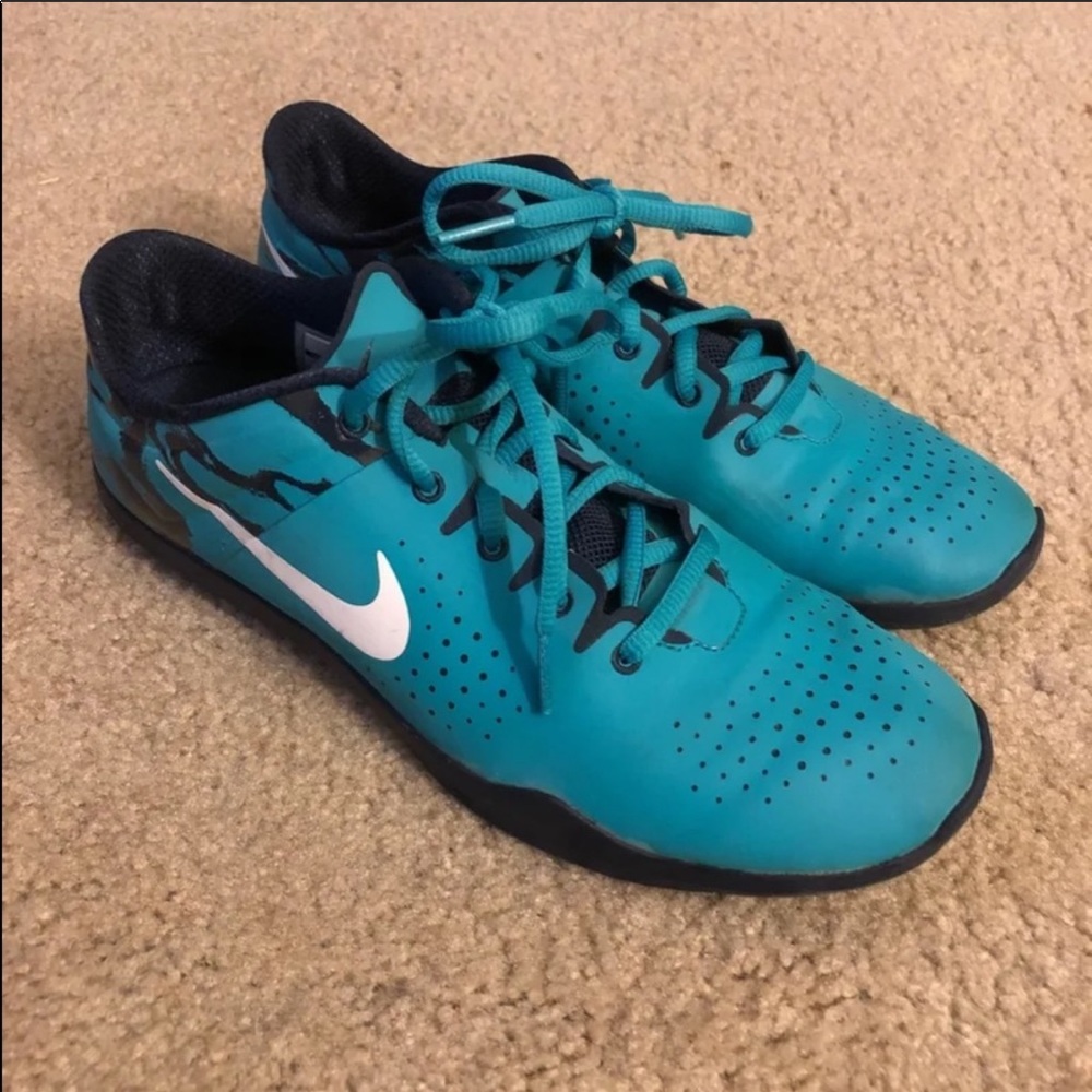 Nike women studio training shoe